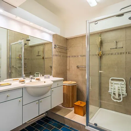 Port De La Gavine I-5 By Interhome شقة Hyères